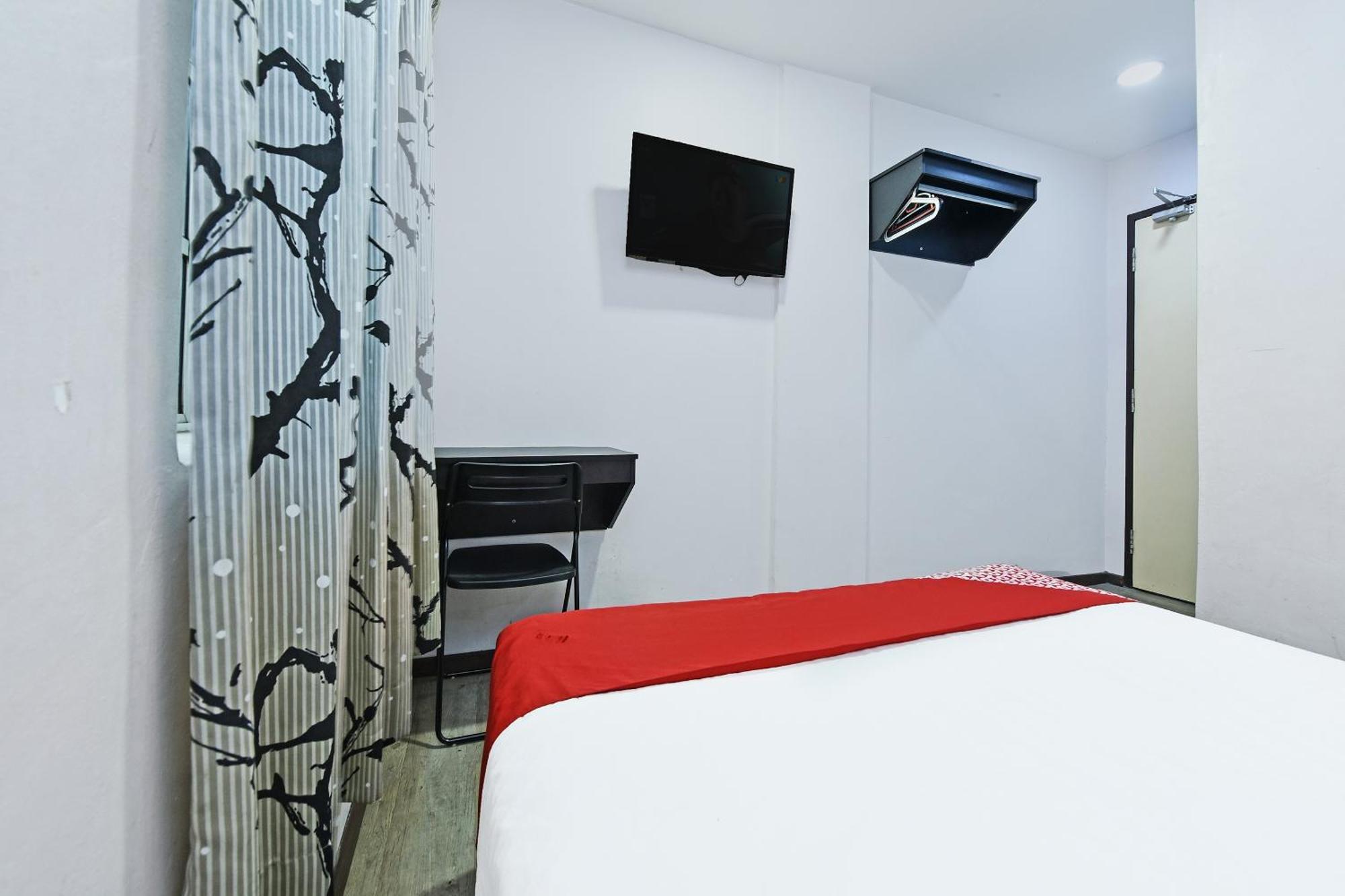 OYO 992 Orange Hotel Kuala Pilah Luaran gambar
