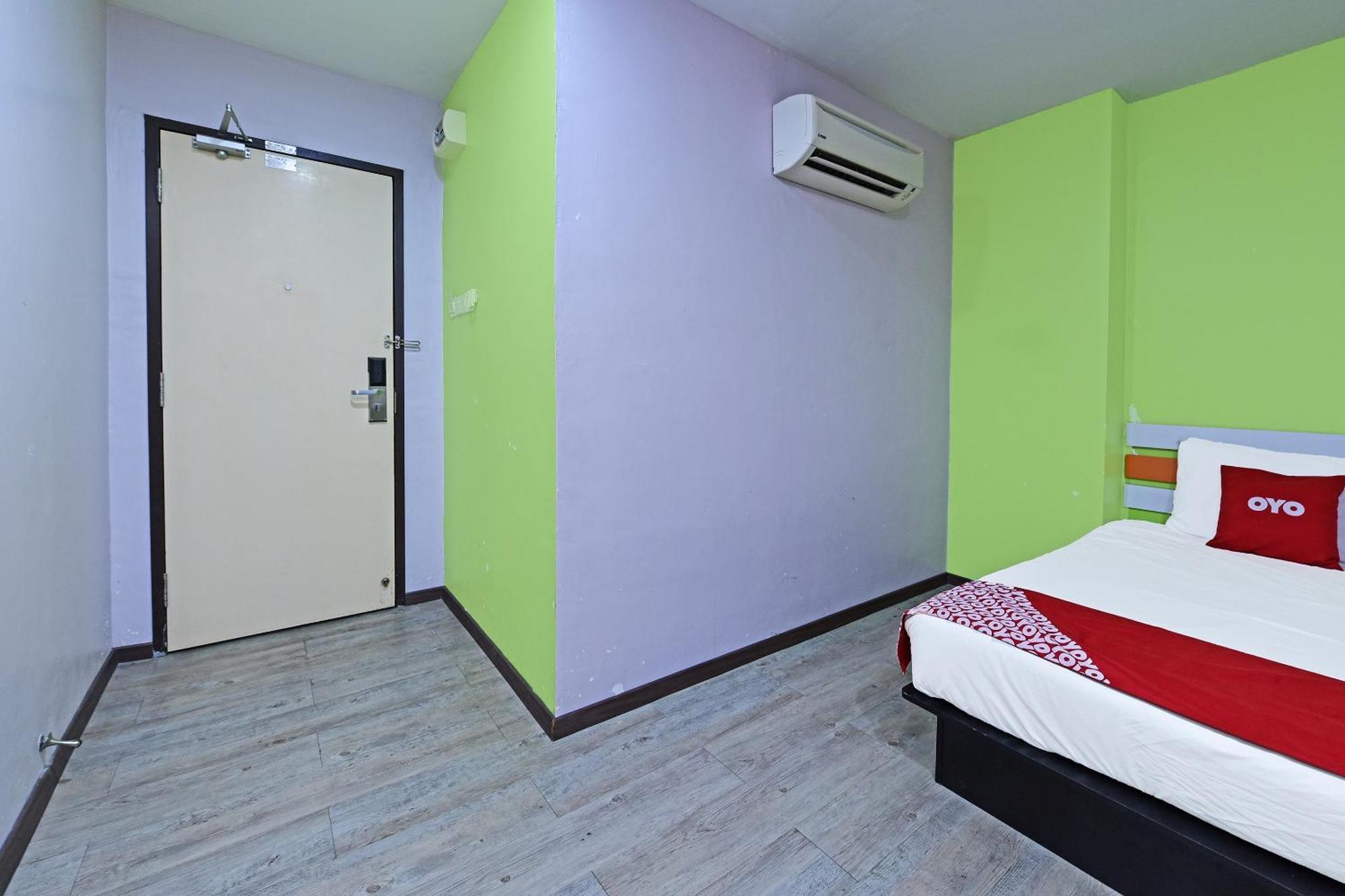 OYO 992 Orange Hotel Kuala Pilah Luaran gambar