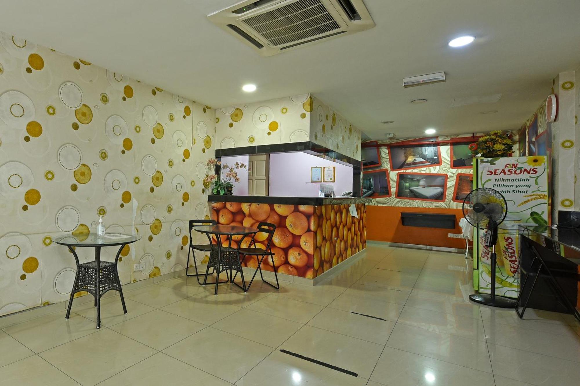 OYO 992 Orange Hotel Kuala Pilah Luaran gambar